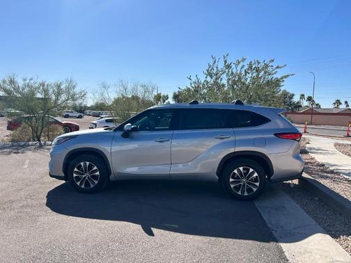 2020 Toyota Highlander Hybrid XLE