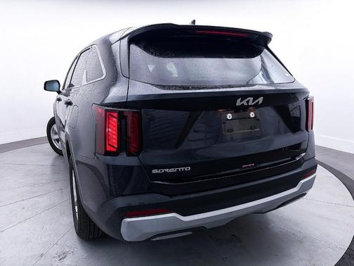 2025 Kia Sorento LX