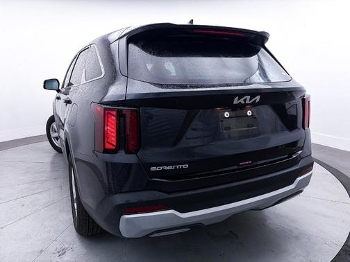 2025 Kia Sorento LX