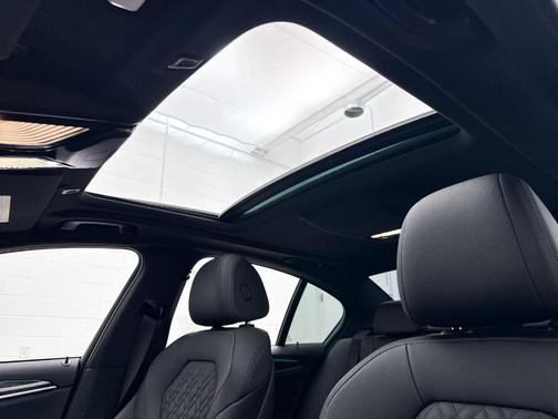 Bernina Gray Amber Effect Metallic 2021 BMW 530 i