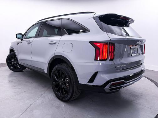 Wolf Gray 2023 Kia Sorento SX