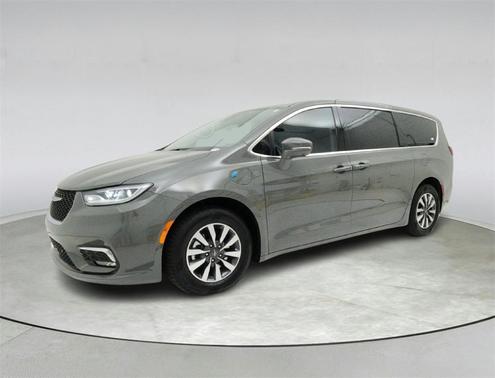 2022 Chrysler Pacifica Hybrid Touring L