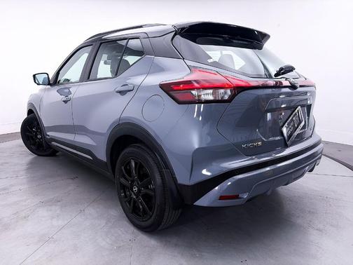 Boulder Gray Metallic 2024 Nissan Kicks SR