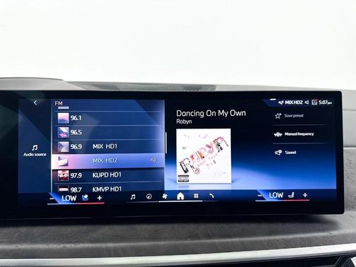 Skyscraper Gray Metallic 2024 BMW X7 xDrive40i