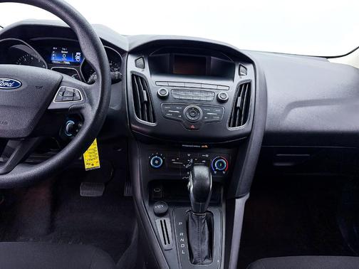 Ingot Silver 2018 Ford Focus SE