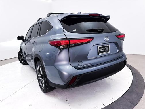 Moon Dust 2023 Toyota Highlander XLE