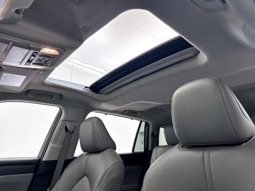 Moon Dust 2023 Toyota Highlander XLE