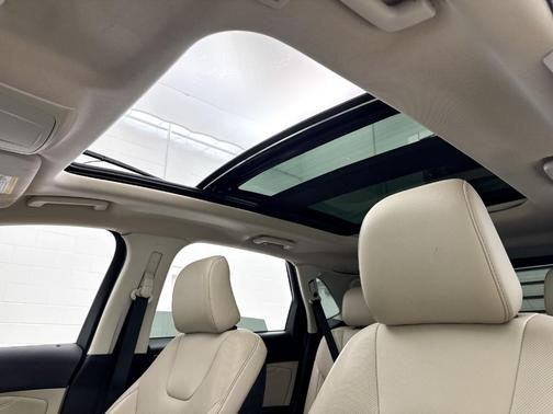 Silver Metallic 2022 Ford Edge Titanium