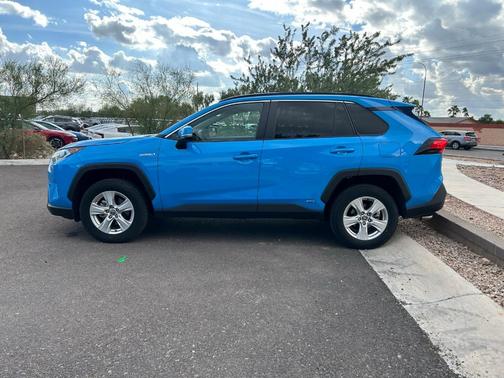 2021 Toyota RAV4 Hybrid XLE