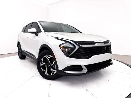 Snow White Pearl 2023 Kia Sportage LX