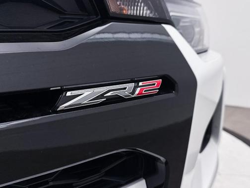 Summit White 2024 Chevrolet Colorado ZR2
