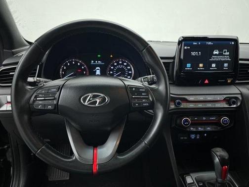 2020 Hyundai Veloster 2.0 Premium
