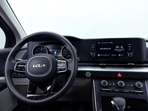 2023 Kia Carnival LX