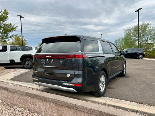 2023 Kia Carnival LX