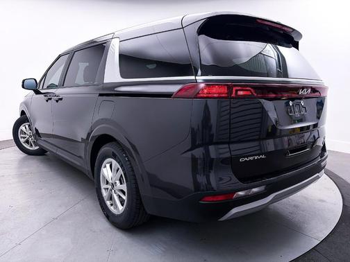 2023 Kia Carnival LX