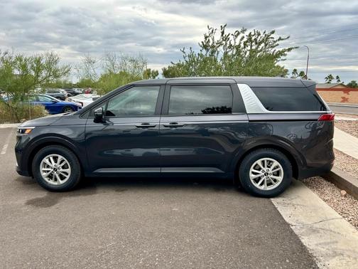2023 Kia Carnival LX