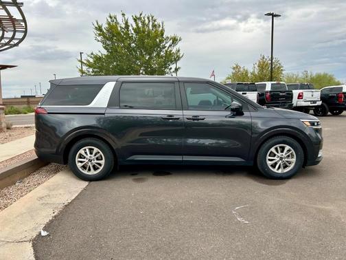 2023 Kia Carnival LX