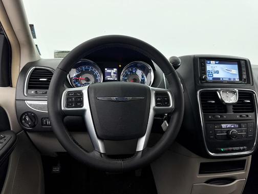 2012 Chrysler Town & Country Touring