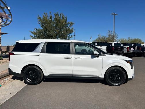 2025 Kia Carnival LXS