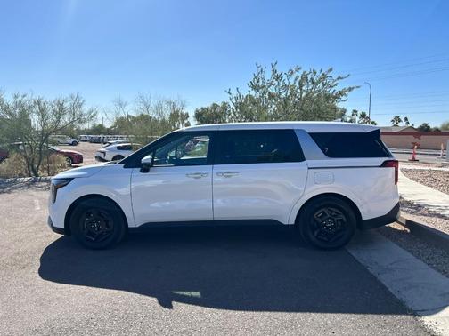 2025 Kia Carnival LXS