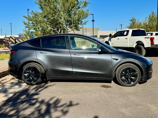 2024 Tesla Model Y Long Range