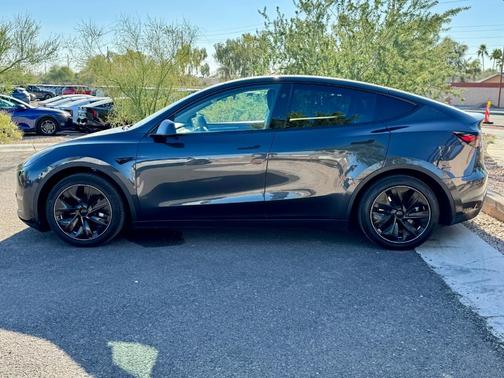 2024 Tesla Model Y Long Range