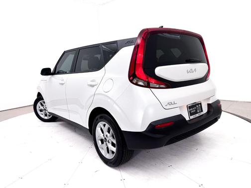 Snow White Pearl 2022 Kia Soul LX
