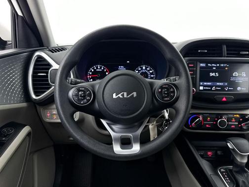 Snow White Pearl 2022 Kia Soul LX