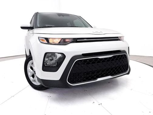 Snow White Pearl 2022 Kia Soul LX