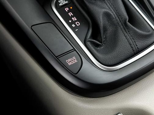Snow White Pearl 2022 Kia Soul LX