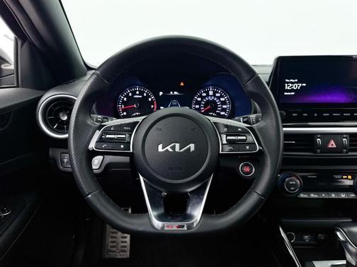 Aurora Black Pearl 2024 Kia Forte GT-Line