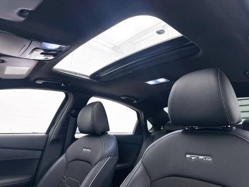 Aurora Black Pearl 2024 Kia Forte GT-Line