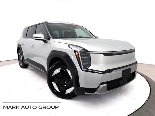 Ivory Silver 2024 Kia EV9 Light Long Range