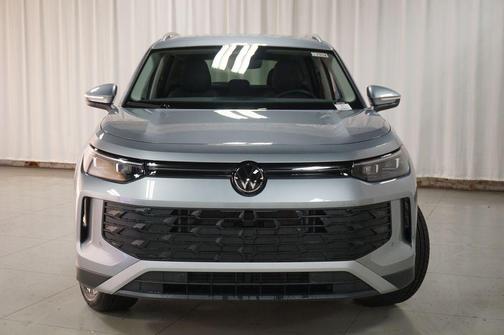 pyrite silver metallic 2026 Volkswagen Tiguan 2.0T SE 4MOTION