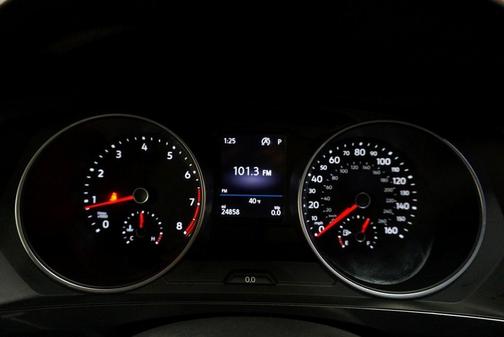 Photo 2 of 44 of 2019 Volkswagen Tiguan 2.0T SE