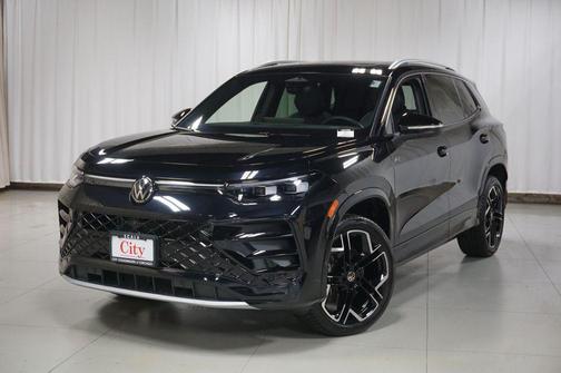 Deep Black Pearl 2025 Volkswagen Tiguan 2.0T SEL R-Line 4MOTION