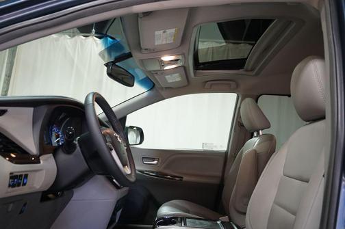 Shoreline Mist 2017 Toyota Sienna XLE