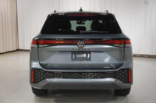 2025 Volkswagen Tiguan 2.0T SE R-Line Black 4MOTION