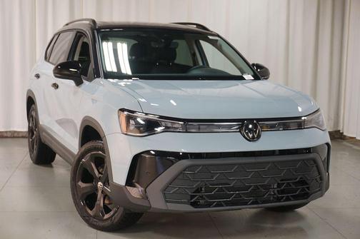 Monument Gray w/Deep Black Roof 2026 Volkswagen Taos SE Black