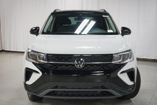 2024 Volkswagen Taos 1.5T SE Black