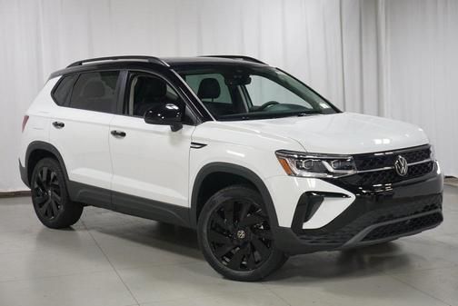 2024 Volkswagen Taos 1.5T SE Black