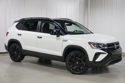 2024 Volkswagen Taos 1.5T SE Black
