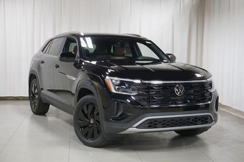 Deep Black 2026 Volkswagen Atlas Cross Sport 2.0T SE w/Technology 4MOTION