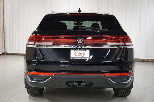 Deep Black 2026 Volkswagen Atlas Cross Sport 2.0T SE w/Technology 4MOTION