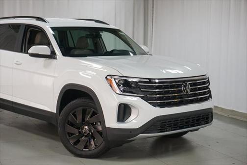 2025 Volkswagen Atlas 2.0T SE w/Technology 4MOTION