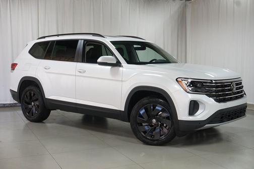 Opal White 2026 Volkswagen Atlas 2.0T SE w/Technology 4MOTION