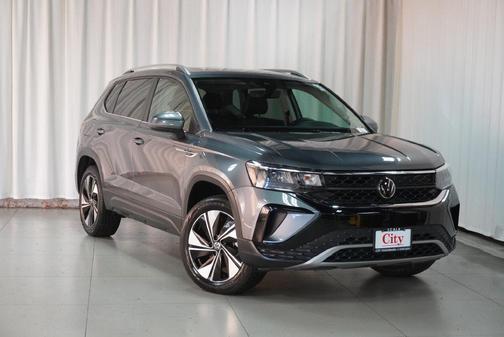 Platinum Gray Metallic 2023 Volkswagen Taos 1.5T SE