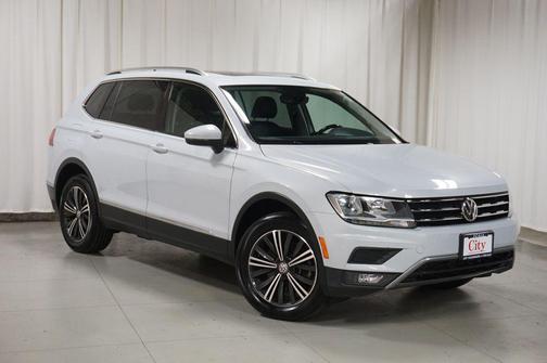 White Silver 2018 Volkswagen Tiguan 2.0T SEL