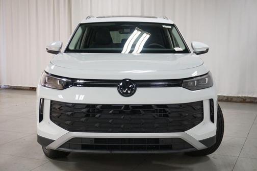 Pure White 2026 Volkswagen Tiguan 2.0T SE 4MOTION