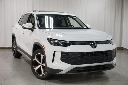 Pure White 2026 Volkswagen Tiguan 2.0T SE 4MOTION